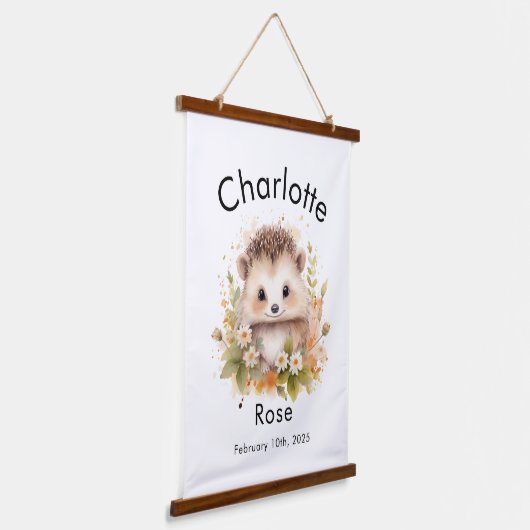 カスタム水彩ベビーハリネズミ名&誕生日 吊り下げ型タペストリー (傾斜あり)