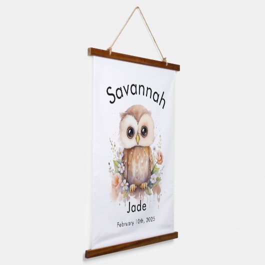 カスタム水彩ベビーフクロウ名&誕生日ウォール 吊り下げ型タペストリー (傾斜あり)