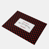 カスタム水玉模様赤黒背景 ドアマット (アングル)