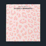 カスタム淡い色のピンクLeopard Print ノートパッド<br><div class="desc">ヒョウのプリントスポットの大規模なパターンはピンクモダンのツイスト淡い色のを得る。モノグラムカスタムをパーソナライズし、自分または好きな誰かのために個人的な贈り物を作る。©2014 all rights reserved.</div>