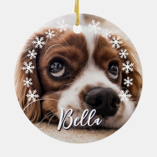 カスタム犬の名前フォトスノーフレークスクリスマス セラミックオーナメント (裏面)