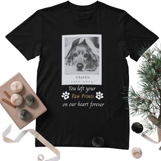 カスタム犬追悼デザイン あなたは私たちの心に足跡を残してくれました Tシャツ