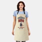 カスタム独立記念日BBQベージュファミリー エプロン (着用した状態)