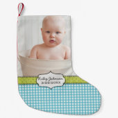 カスタム男の赤ちゃんの写真名と誕生日の記念 スモールクリスマスストッキング (正面)