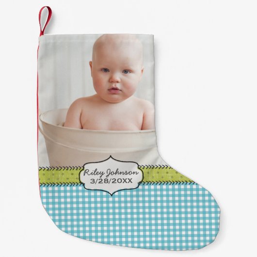 カスタム男の赤ちゃんの写真名と誕生日の記念 スモールクリスマスストッキング (正面)