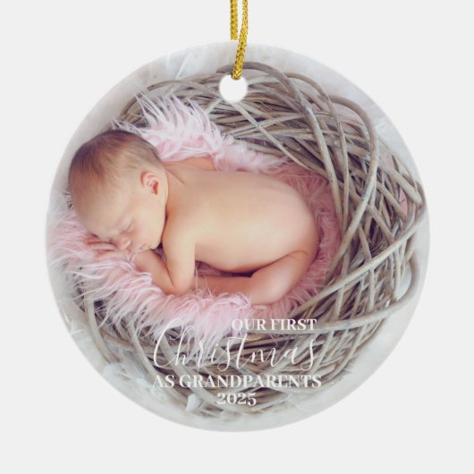 カスタム祖父母の初めてのクリスマス セラミックオーナメント (正面)
