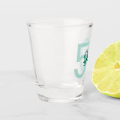 カスタム第50回誕生日パパモダンティール(緑がかった色)緑スクリプト ショットグラス (左)