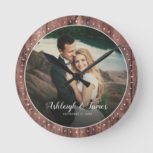 カスタム素朴モダン結婚のフォトスクリプトウッド ラウンド壁時計 (正面)