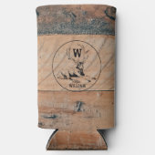 カスタム素朴木の質感と鹿モノグラム スリム缶クーラー (正面)