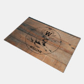 カスタム素朴木の質感と鹿モノグラム ドアマット (アングル)