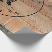 カスタム素朴木の質感と鹿モノグラム ラッピングペーパー (角)