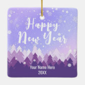 カスタム紫の平和な雪の森メリークリスマス セラミックオーナメント (裏面)