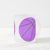 カスタム紫バスケットボールチームのコーチ/選手スポーツ フロストグラスマグカップ (正面右)