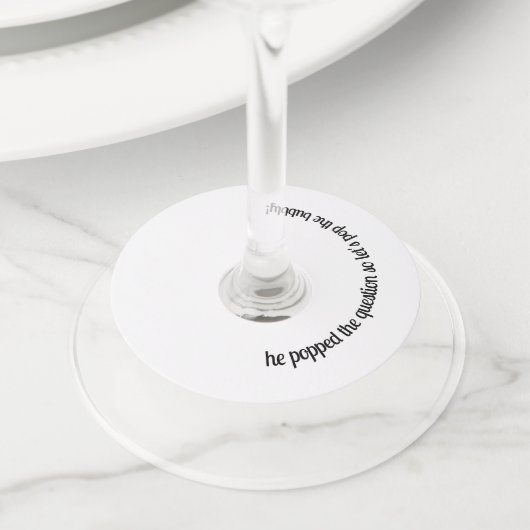 カスタム結婚式の婚約パーティー ワイングラスタグ (クローズアップ)