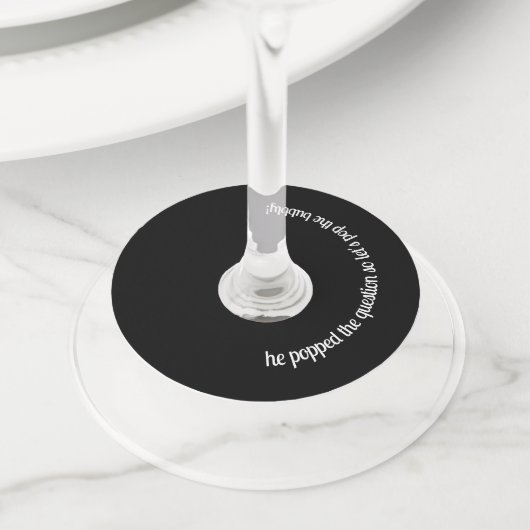 カスタム結婚式の婚約パーティー ワイングラスタグ (クローズアップ)