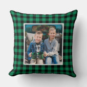 カスタム緑と黒のバッファローの格子柄の休日の写真 クッション (正面)