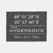 カスタム緯度経度ファミリ名自宅住所 フリースブランケット (正面(横))