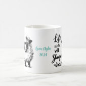 カスタム羊の恋人マグカップ：農場で生活がより良い コーヒーマグカップ (中央)