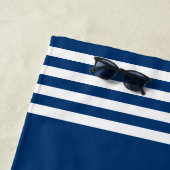 カスタム航海のいかりオンブルーとホワイトストライプ ビーチタオル (インサイチュ)