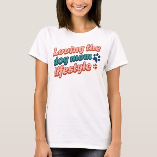 カスタム色ギフト愛する犬ママライフスタイル Tシャツ (正面)