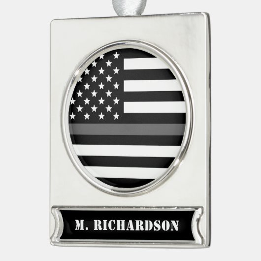 カスタム薄いグレー線の修正オフィサーのギフト シルバープレートバナーオーナメント (左)