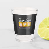 カスタム誕生日男性へ彼の父の夫 ショットグラス (正面)