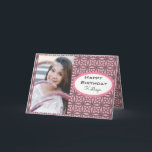カスタム誕生日（レース&写真付き） カード<br><div class="desc">どんな女のカスタム子でも受け取りたいと思う美しいの誕生日カード。 ピンクエレガントに対するケルトかわいらしのレース。 写真、名前、メッセージ、名前、日付を追加します。 カユニークード！</div>
