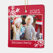 カスタム赤写真ホワ縁どイトスノーフレークスホリデー セラミックオーナメント (左)