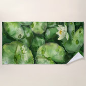 カスタム静かな水彩池 | ロータスアートギフト ビーチタオル (正面)