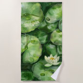 カスタム静かな水彩池 | ロータスアートギフト ビーチタオル (正面)