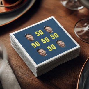 カスタム顔カットアウト 50歳の誕生日を楽しむフォト スタンダードカクテルナプキン