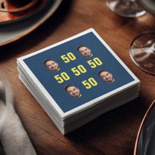 カスタム顔カットアウト 50歳の誕生日を楽しむフォト スタンダードカクテルナプキン