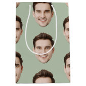 カスタム顔パーソナライズされた誕生日ウェディングパーティー ミディアムペーパーバッグ (正面)