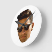 カスタム顔切り抜き ブライズメイド パーティー 誕生日 ラウンド壁時計 (傾斜)