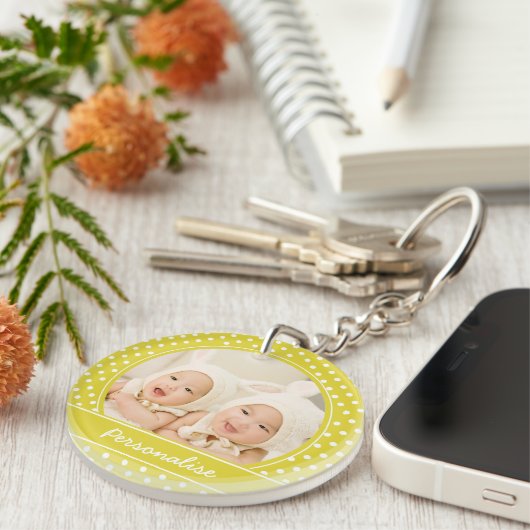 カスタム黄水玉模様写パーソナライズされた真 キーホルダー (正面右)