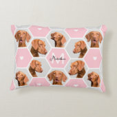カスタム10ペットドッグ写真コラージモノグラムピンクグレー アクセントクッション (裏面)