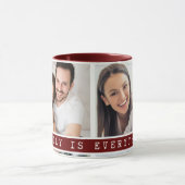 カスタム2フォトコラージュファミリー写真引用文マルーン マグカップ (中央)