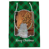 カスタム2枚の写真ペットクリスマスレッド&グリーンプレイド ミディアムペーパーバッグ (正面)