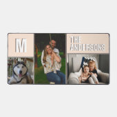 カスタム3フォトコラージモノグラムピンク デスクマット (正面)