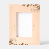 カスタム4" x 6"ポートレート、FrameStyle：ナチュラル レーザー彫刻フレーム (正面)