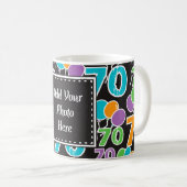 カスタム70歳の誕生日フォトカラフルマグ コーヒーマグカップ (正面右)