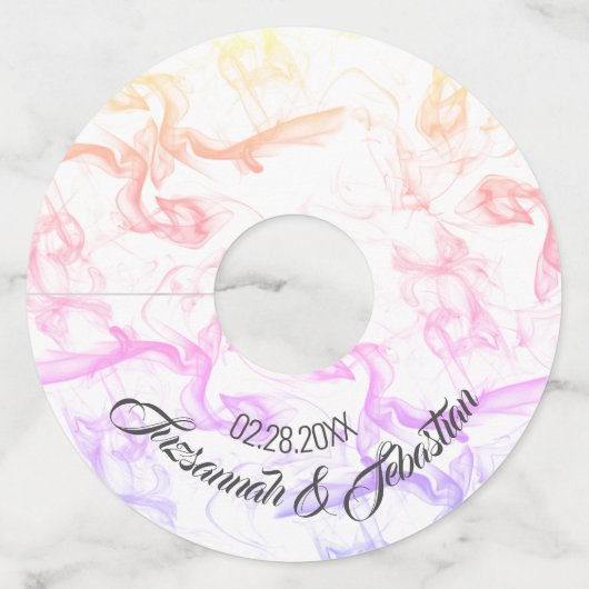 カスタム ウェディング ネーム 日付 カラフル ミスティー スモーク ワイングラスタグ (正面)