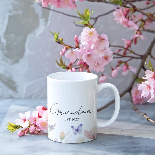 カスタム グランマ（祖母）Est. 年 - 花と蝶 コーヒーマグカップ