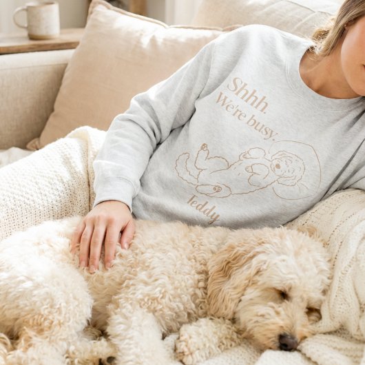 カスタム スリーピング・ドゥードル・ママ+犬の名前 スウェットシャツ