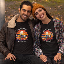 カスタム ファミリー ロードトリップ マウンテンサンセット レトロ Tシャツ