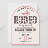 カスタム ファースト ロデオ アーチド ガールズ 2歳の誕生日パーティー 招待状 (正面)