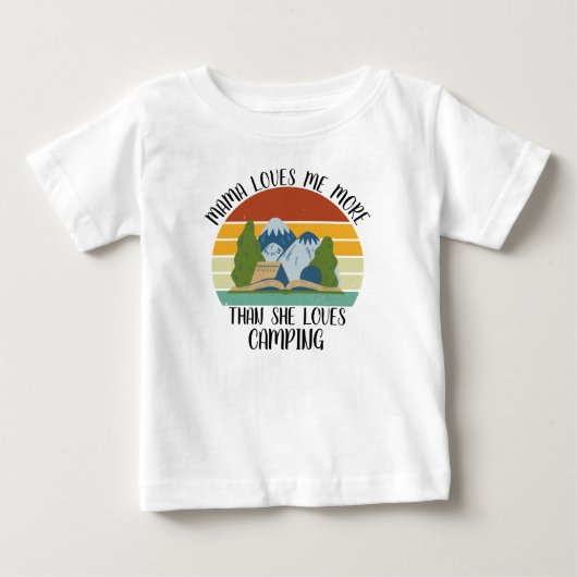 カスタム ママは私をキャンピングより愛してる ベビーTシャツ (正面)