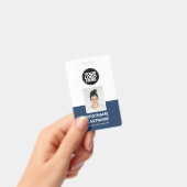 カスタム 従業員写真、ロゴ、名前、大きなテキスト バッジ (手持ち)