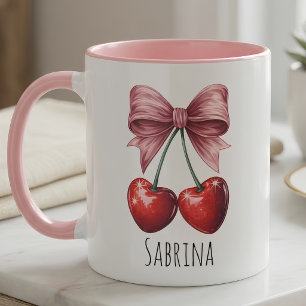 カスタム "Sabrina" チェリーとピンクのリボンの2トーン名入り マグカップ