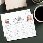 カスタムBusiness Logo 2025会社カレンダー ポストカード<br><div class="desc">このモダンプロフェッショナルカレンダーはきカスタムがきは、シックなタイポグラフィのエージェント名の下にあなたのビジネス会社名で作られる。このミニマルな白黒カレンダーは、あなたのロゴと写真を備えパーソナライズされたている。2025コンテンポラリー年の法人向けマーケティングツール。週は日曜日から始まる。</div>